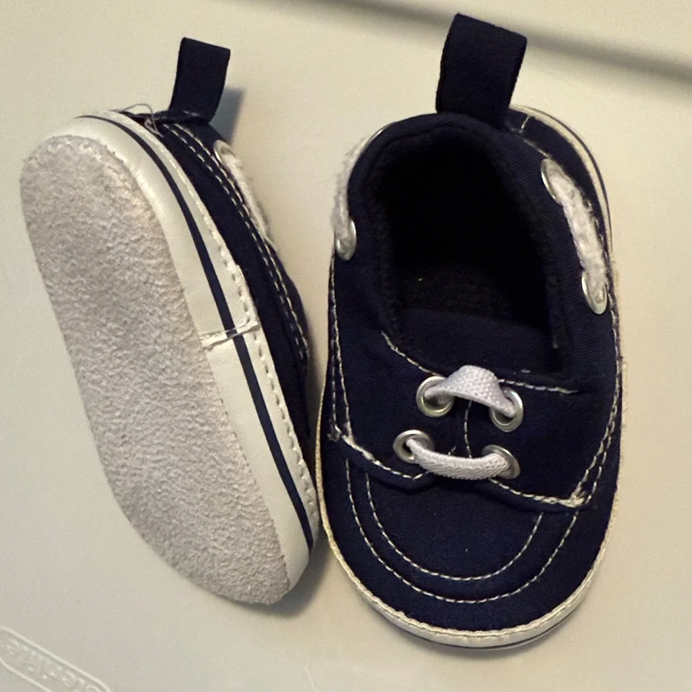 Hudson Baby 0-6 month pre-walker slip on navy and white boat shoes NWOT